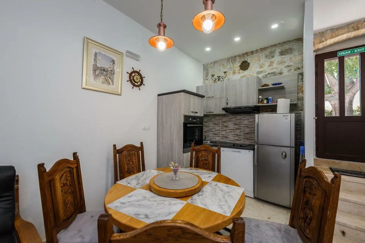 Apartment Apartman Lavanda Kastela